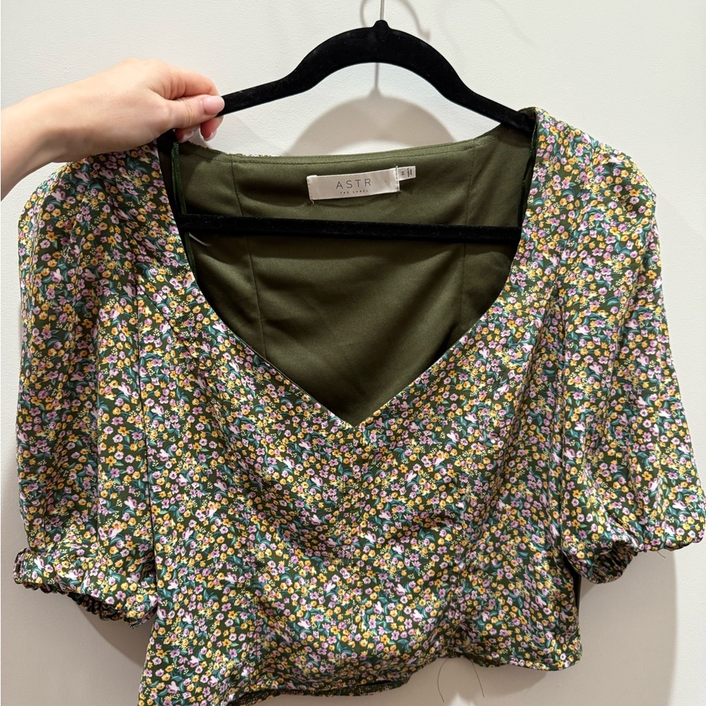 ASTR Women's Floral Top - Green and Multicolor